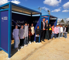 بالتعاون مع بلدية كوبر بنك الإسكان يتبرع بمظلات انتظار