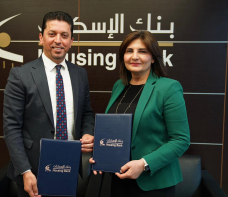 بنك الإسكان وجمعية أصدقاء جامعة بيرزيت يوقعان مذكرة تفاهم